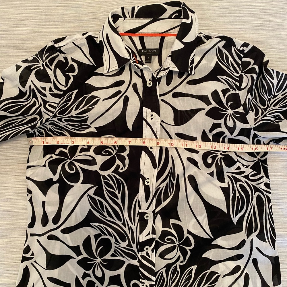 Talbots petite black and white tropical top. - Picture 4 of 8